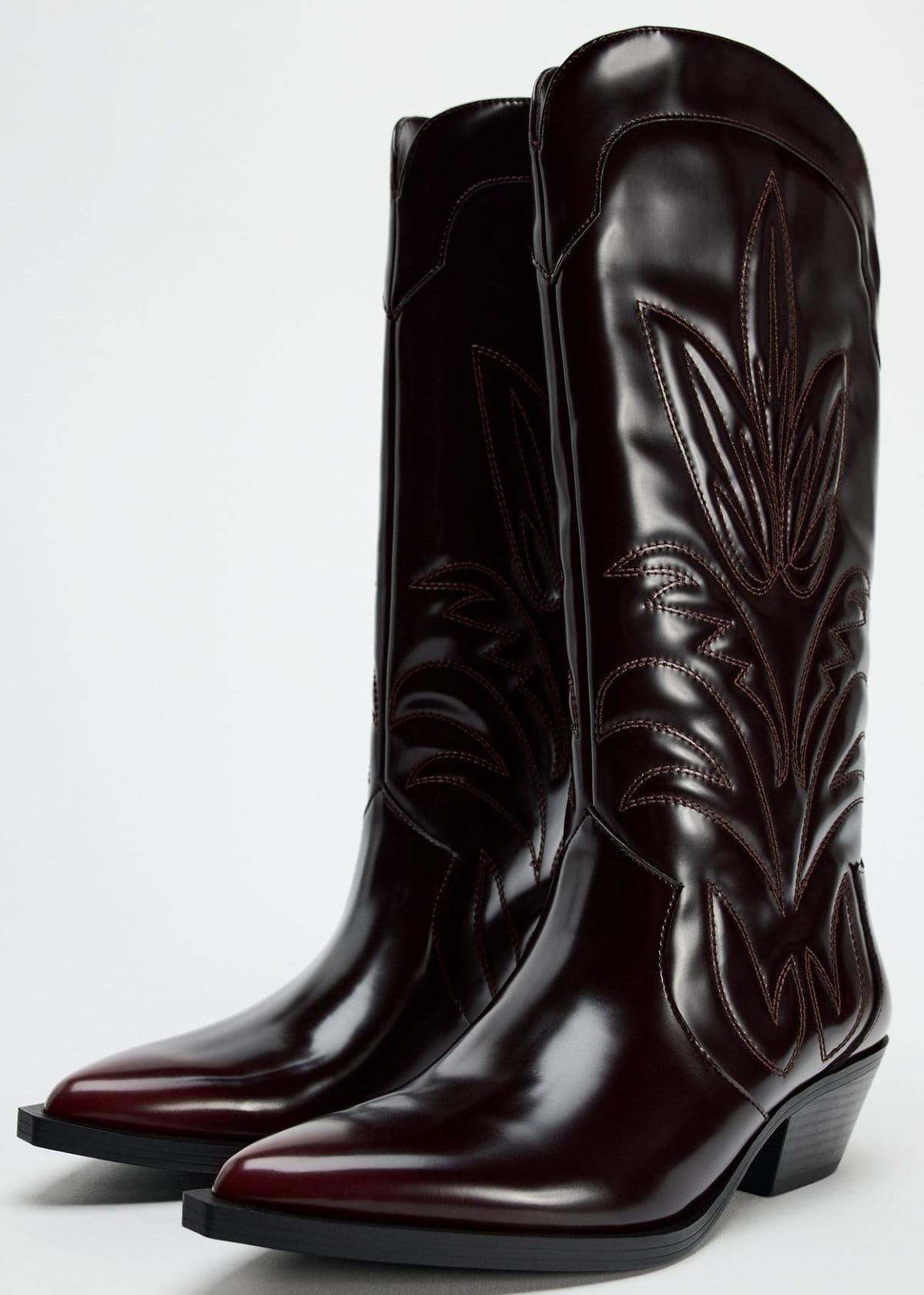 Bota cowboy con bordados