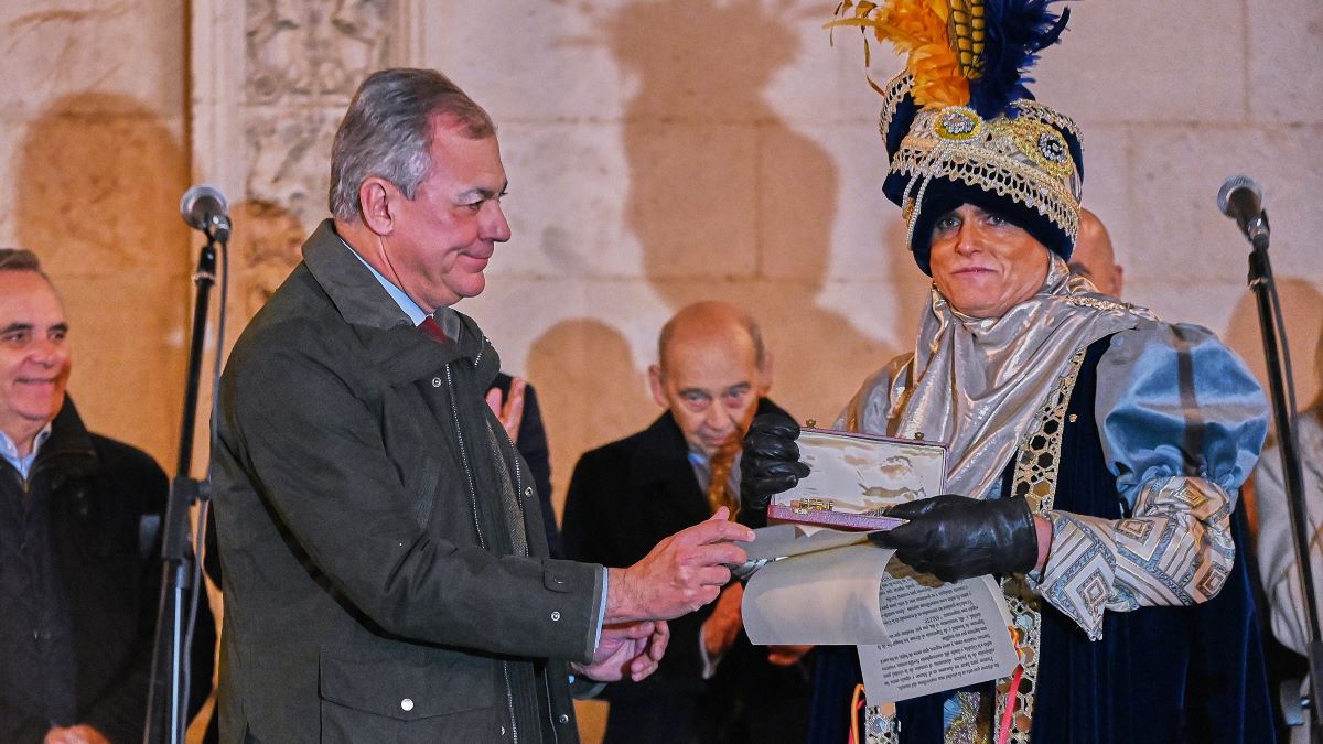 José Luis Sanz con el Heraldo Real | Salvador López Medina