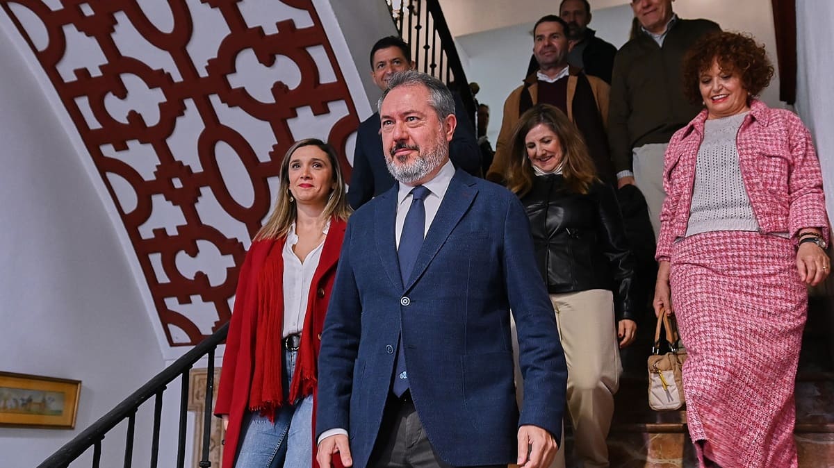 Espadas, a su llegada a la sede regional del PSOE | Salvador López Medina