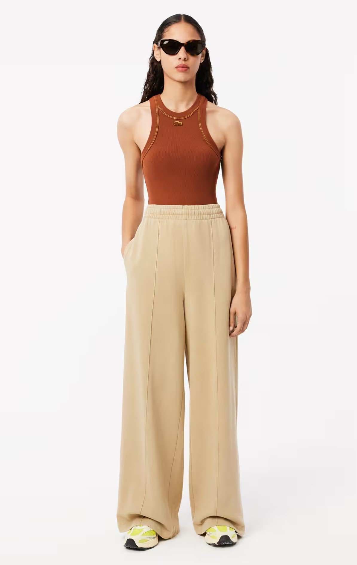 Pantalón de chándal de pierna ancha con insignia de Lacoste