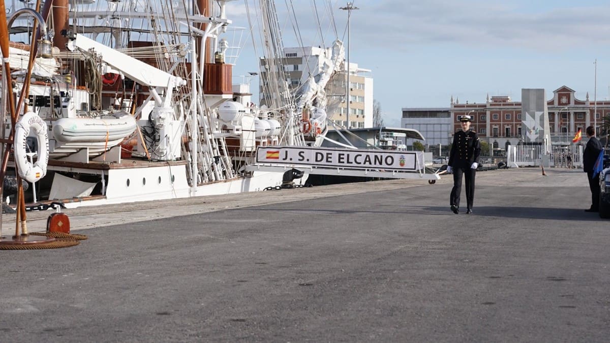Leonor, a su llegada al puerto de Cádiz | Iván Niño
