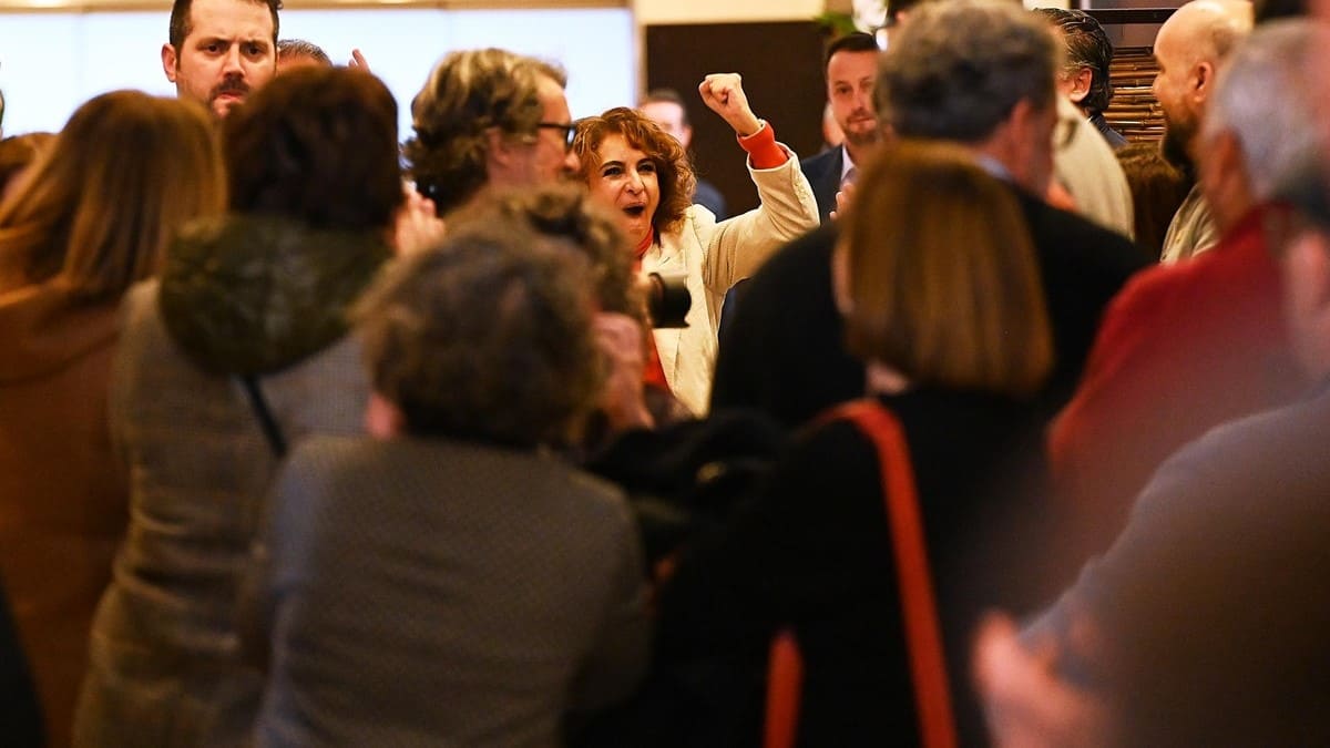 Montero se desplazado hasta Sevilla para oficializar su candidatura | Salvador López Medina