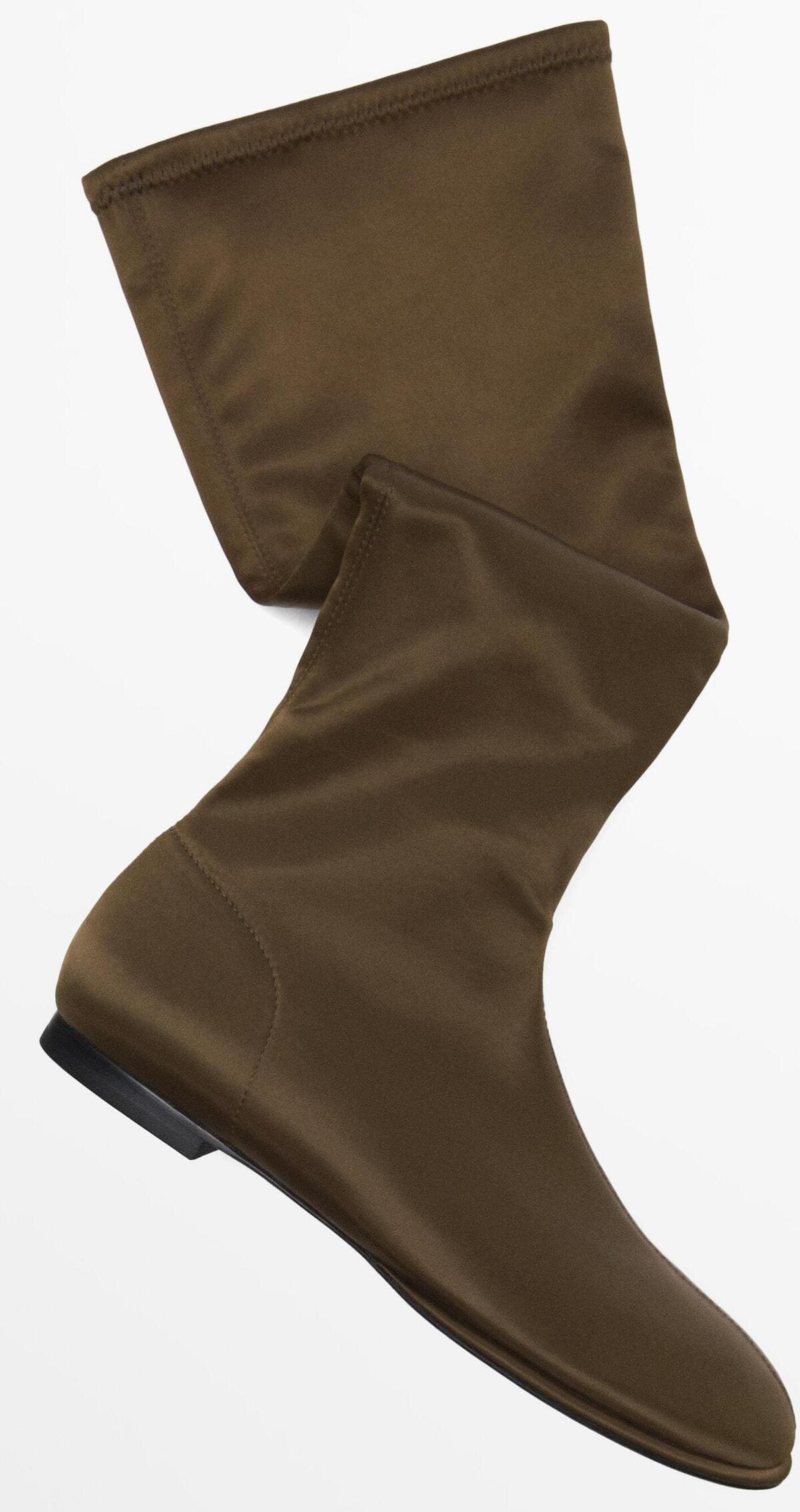 La bota plana raso de edición limitada de Massimo Dutti