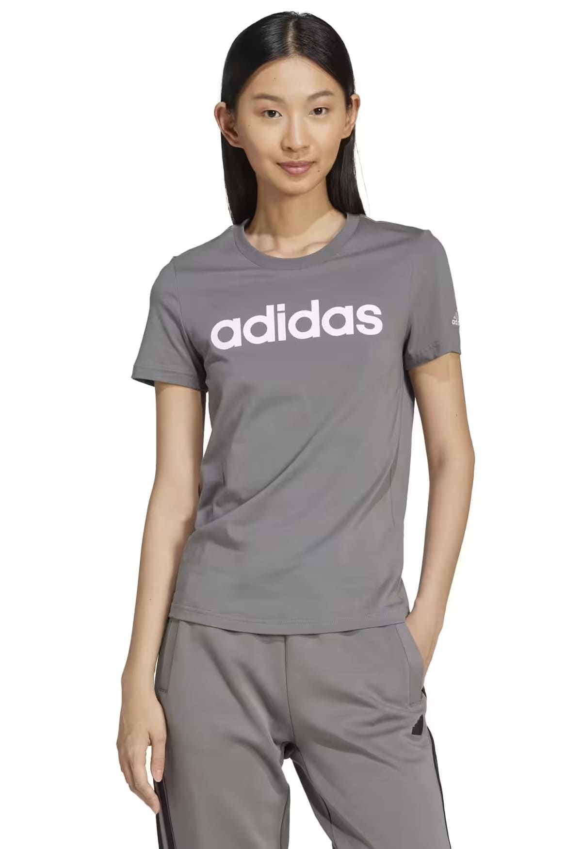 La camiseta para mujer gris oscuro con estampado del logo de Adidas en Decathlon