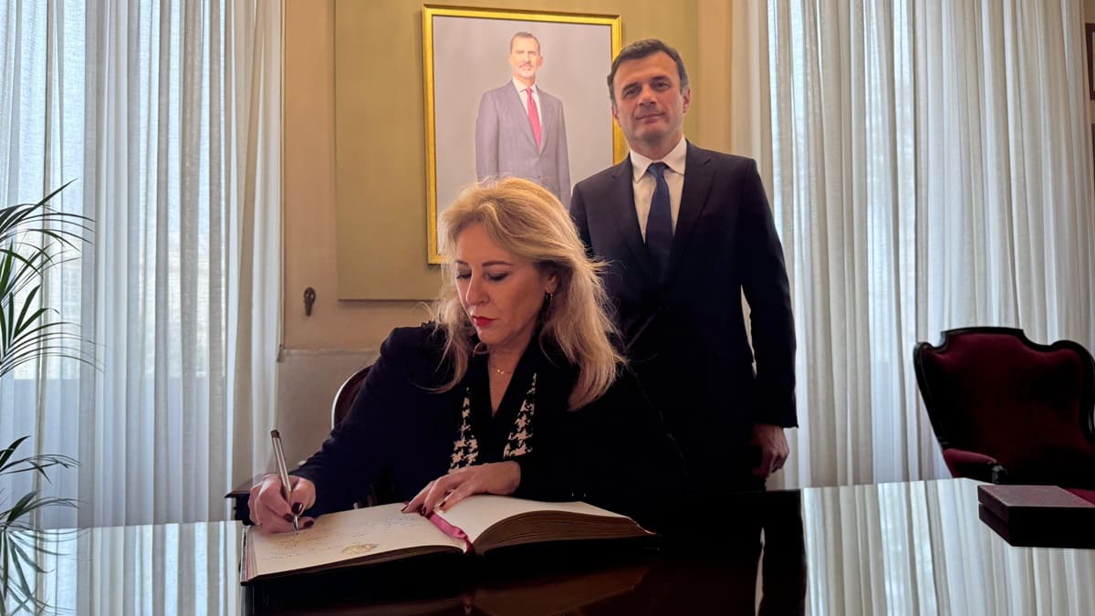 Carolina España ha realizado una visita al Ayuntamiento de Cádiz | Cristo García