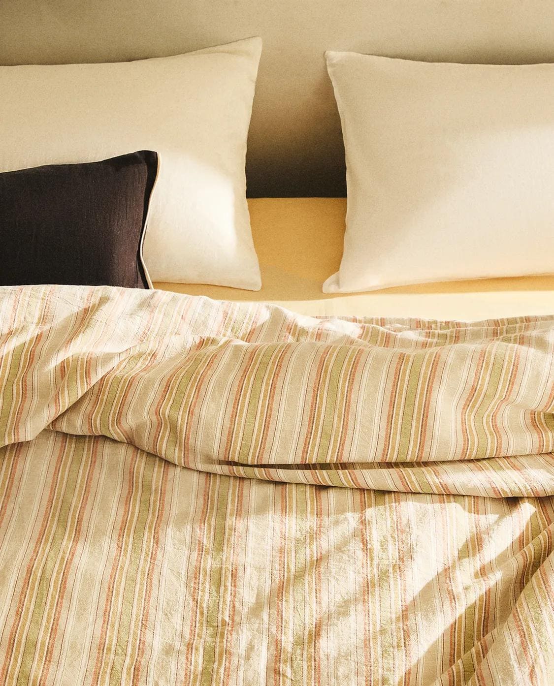Funda nórdica con estampado de rayas multicolor de Zara Home