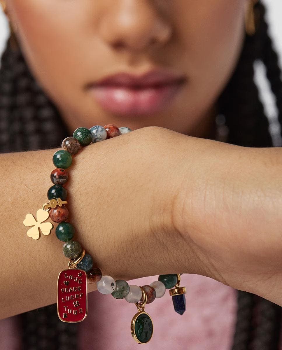 Pulsera elástica Good Vibes con cuatro charms