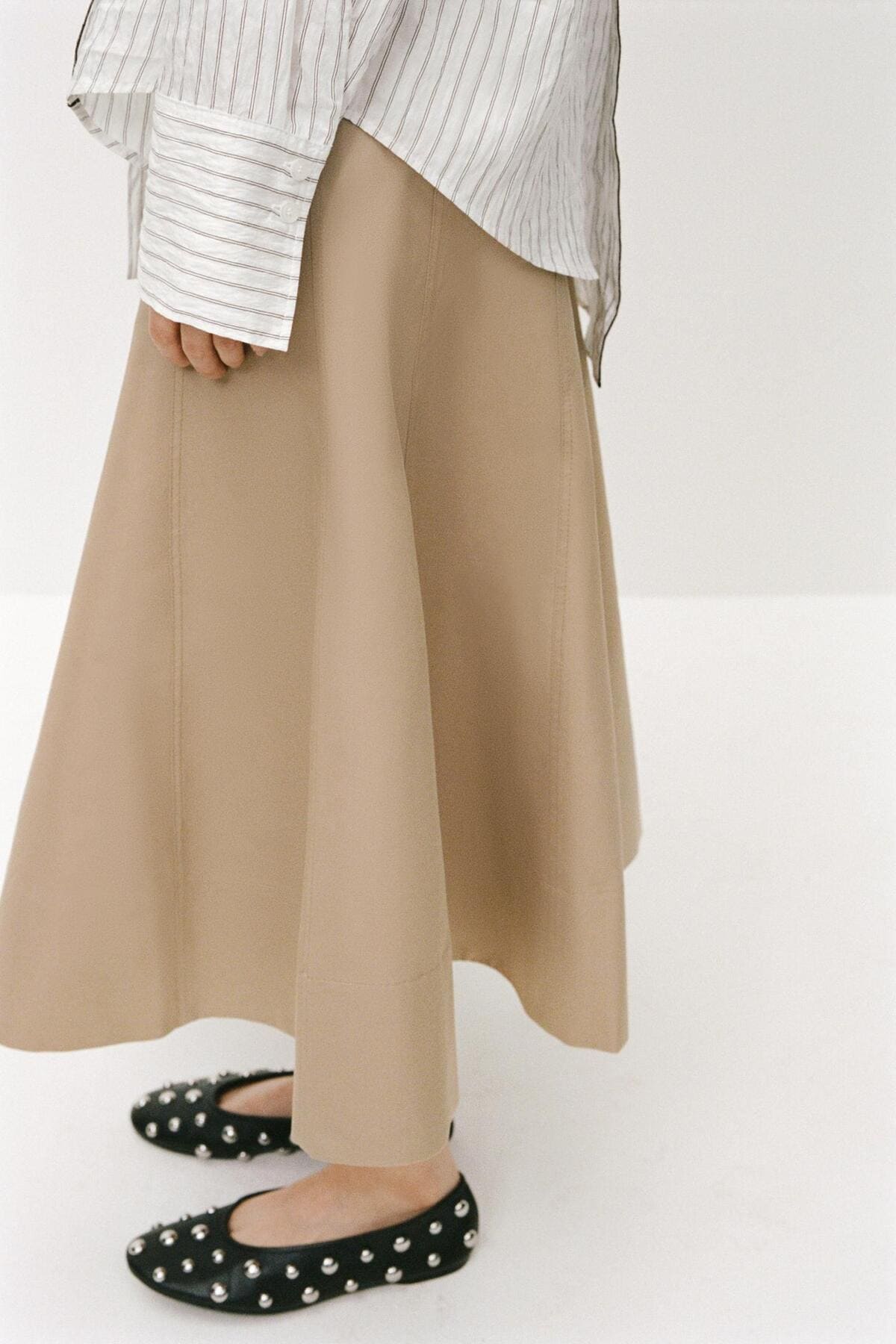 Bailarina de piel con tachas