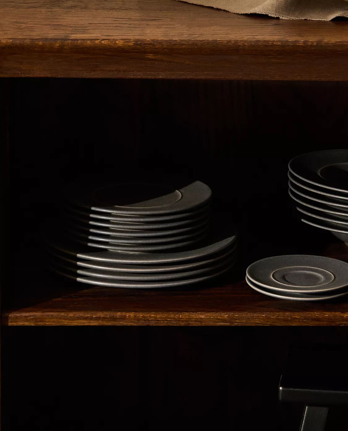 Vajilla de cerámica negra