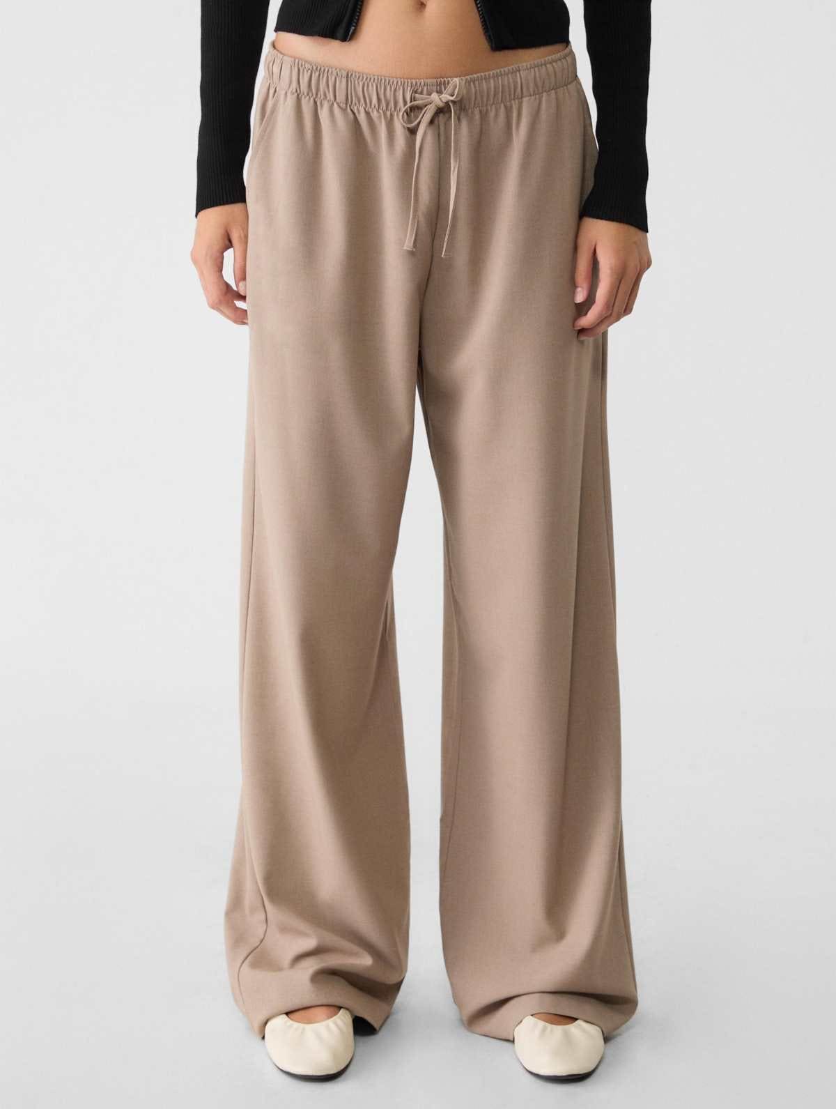 Pantalón largo fluido vestir de Stradivarius