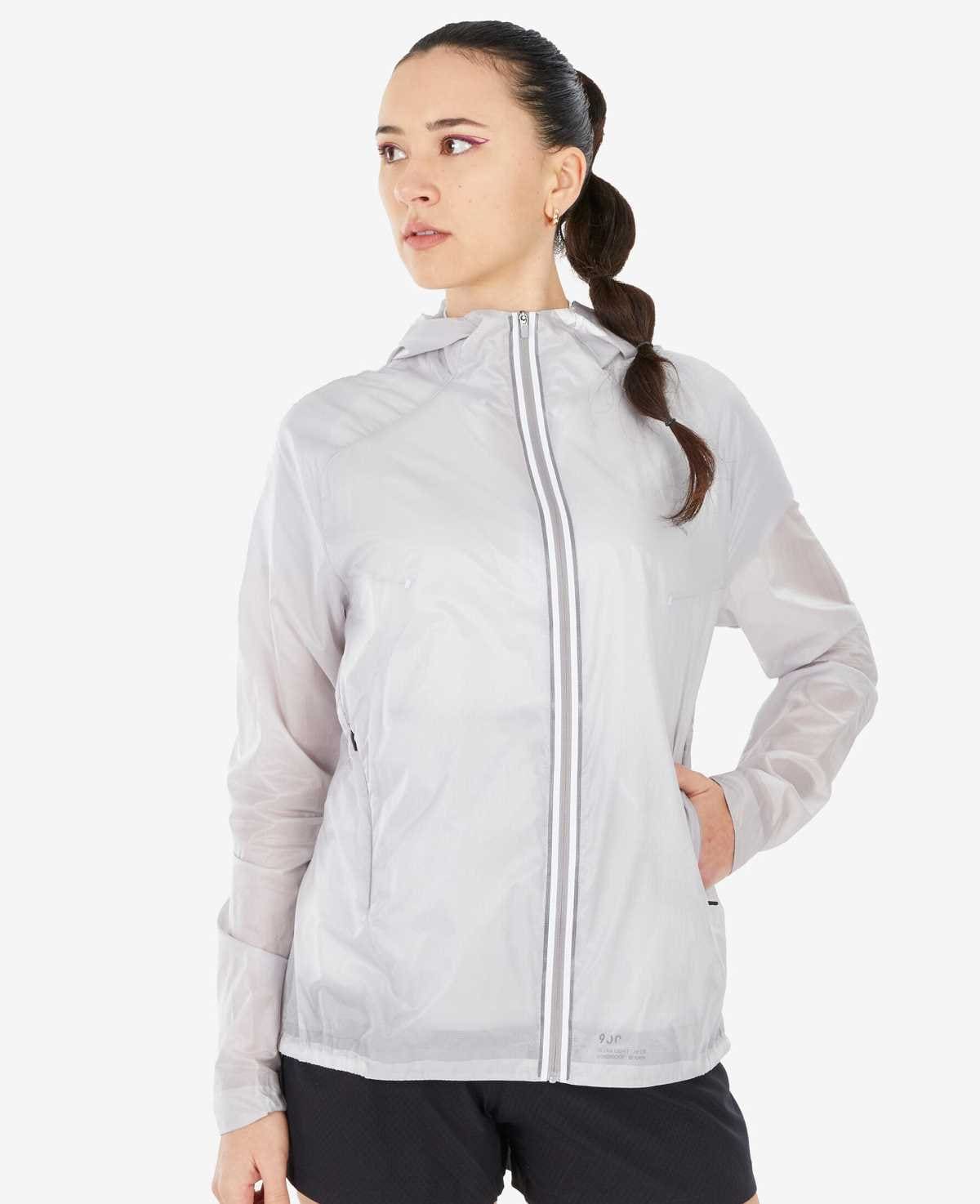 Chaqueta cortavientos de montaña y trekking ligera Mujer Quechua MH900 en Decathlon