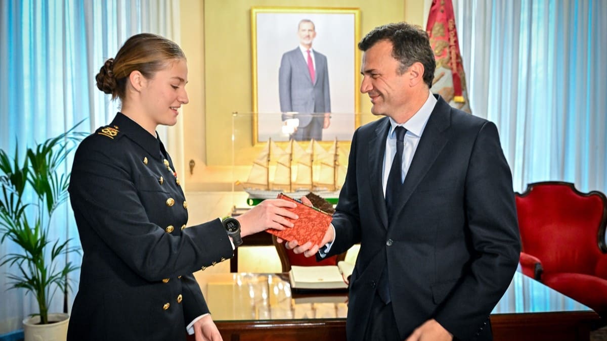 La Princesa Leonor, junto al alcalde de Cádiz, Bruno García
