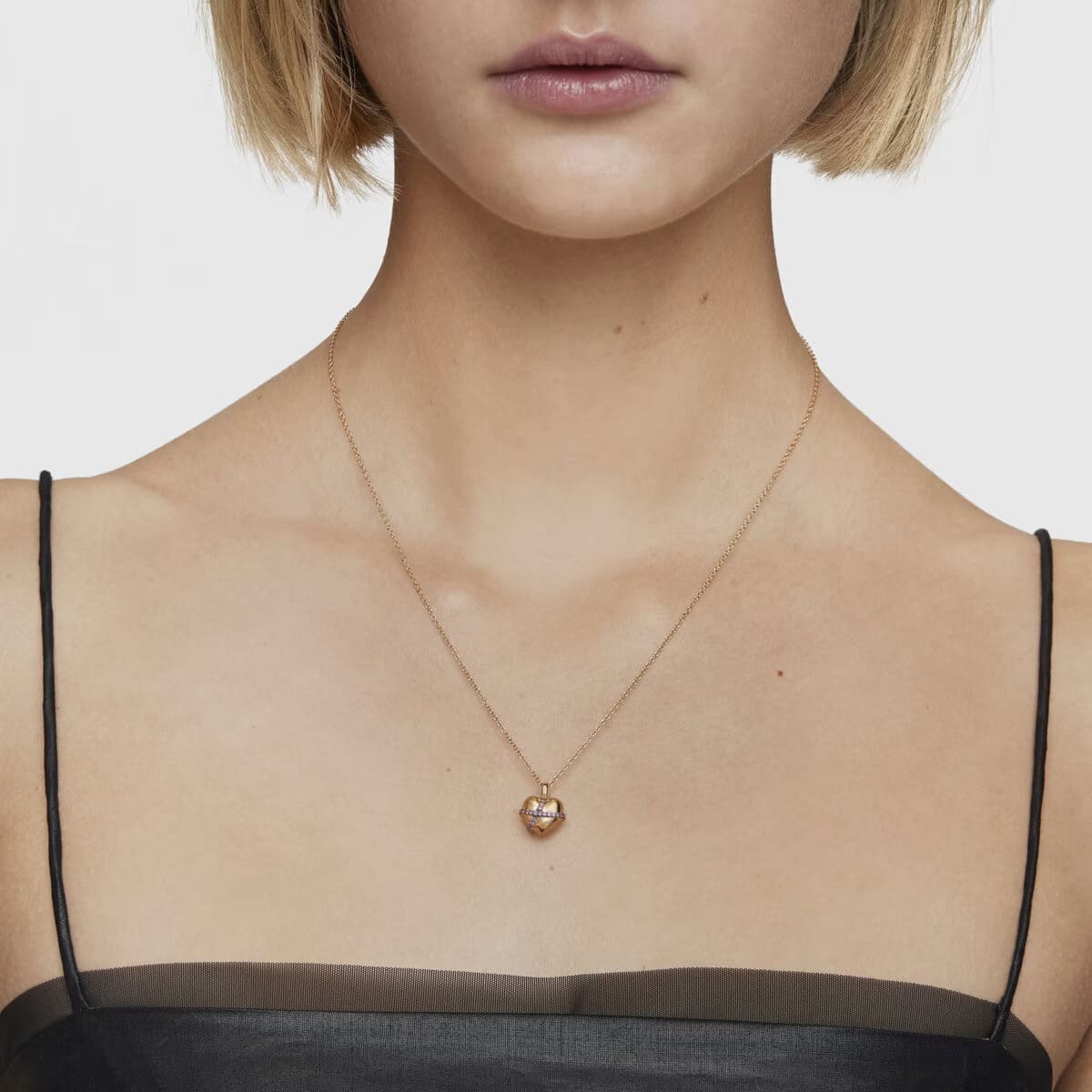 El collar mediano corazón con baño de oro 18 kt sobre plata y rodolita Lligat de Tous