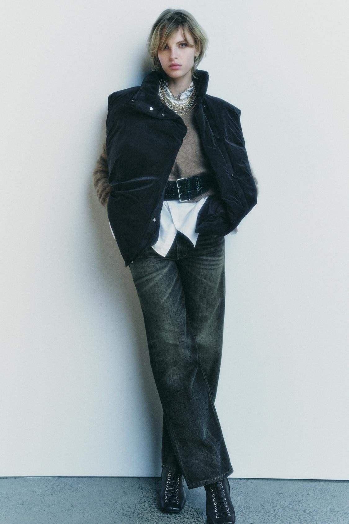 El chaleco acolchado ZW Collection en color negro de Zara