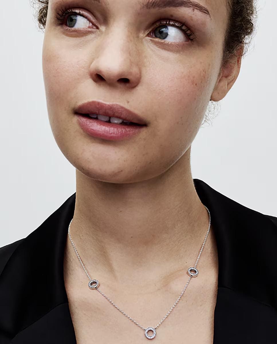 Collar de cadena con círculos en pavé