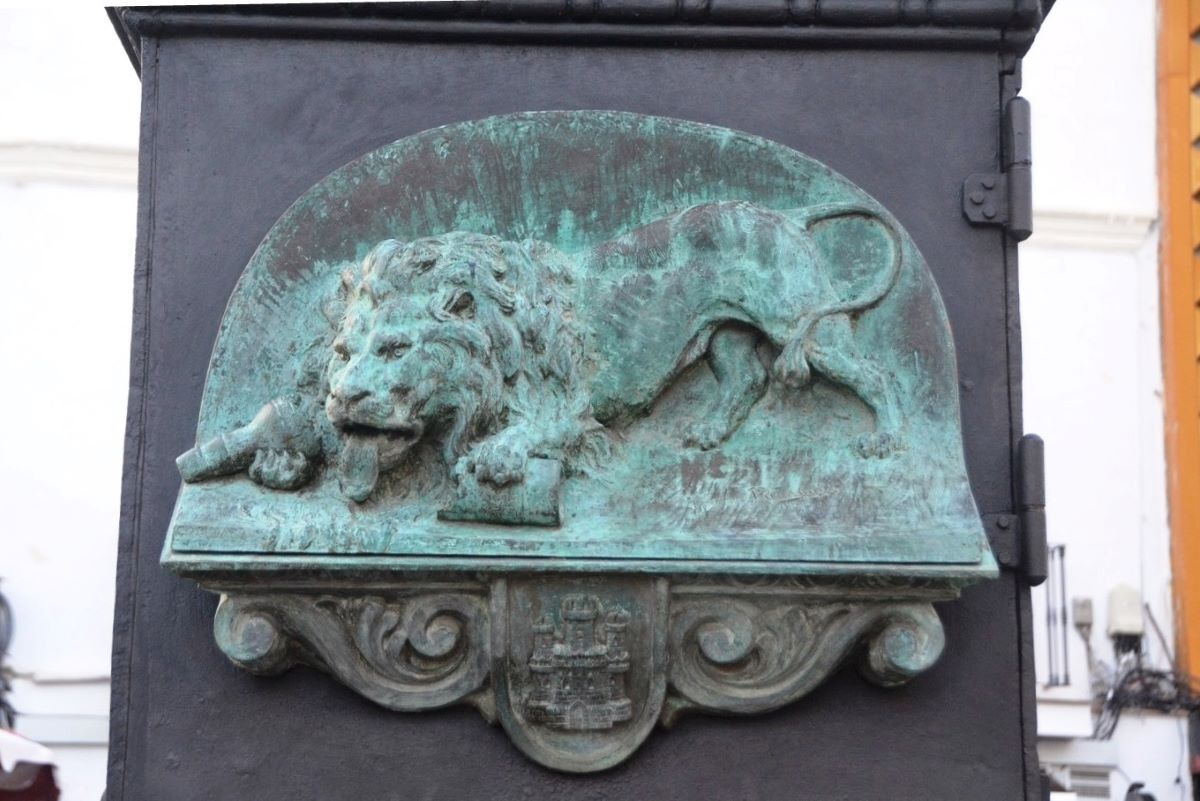 El león del reloj I Breña (002)