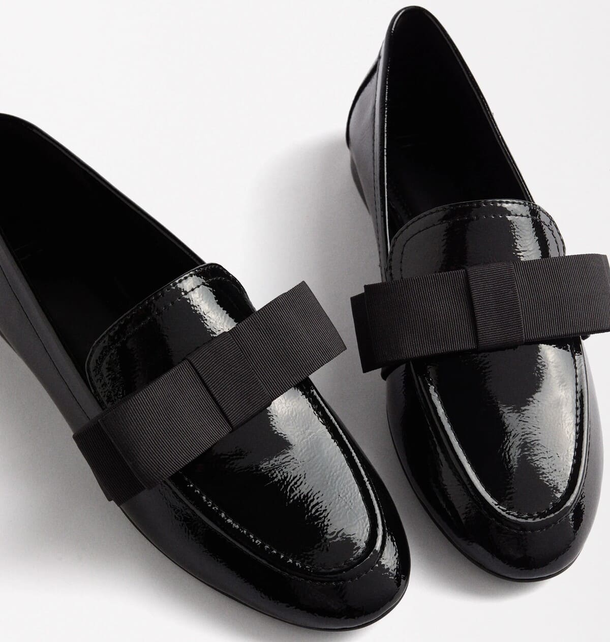 Mocasines de charol con lazo