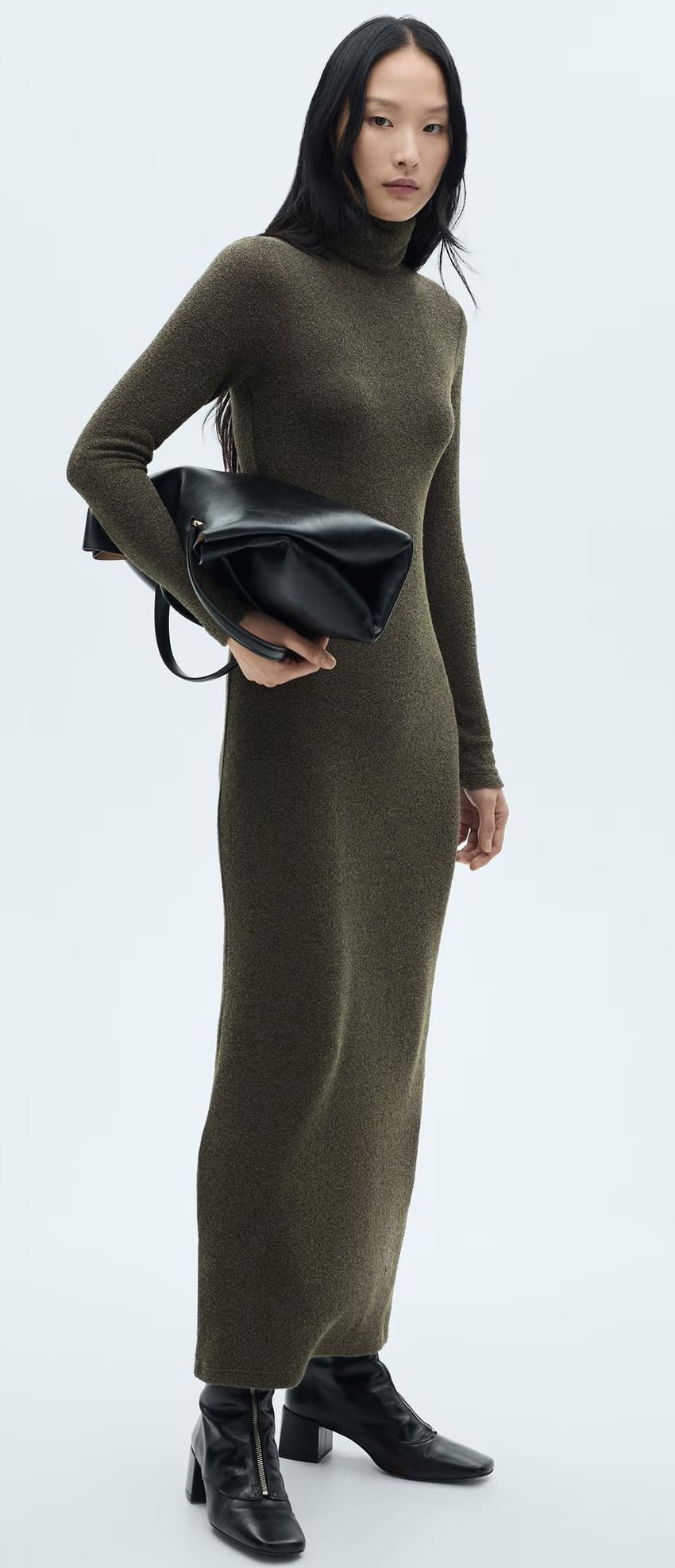 El vestido de punto con cuello vuelto en color verde de Mango