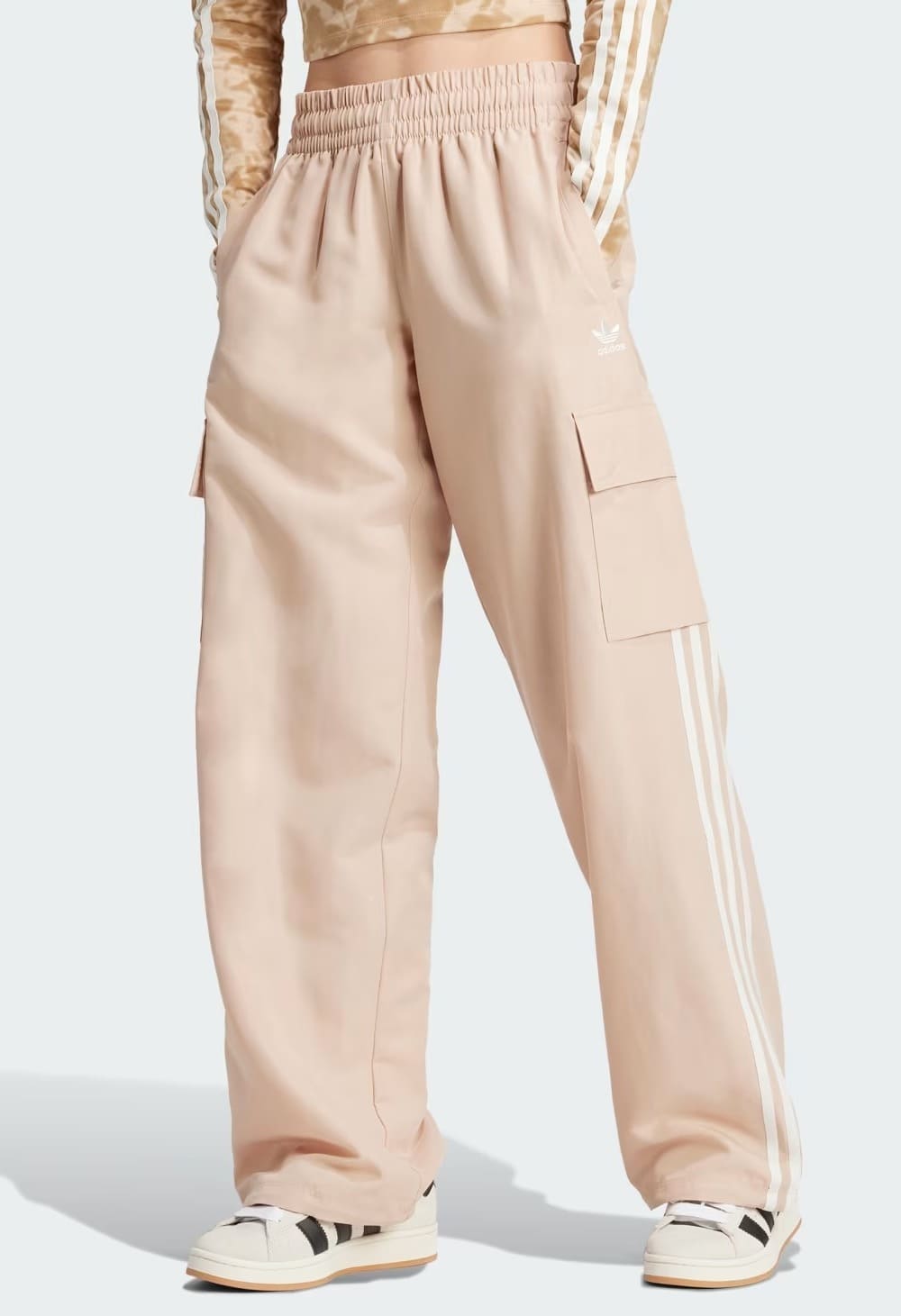 El pantalón cargo Adidas Originals Adicolor en color beige