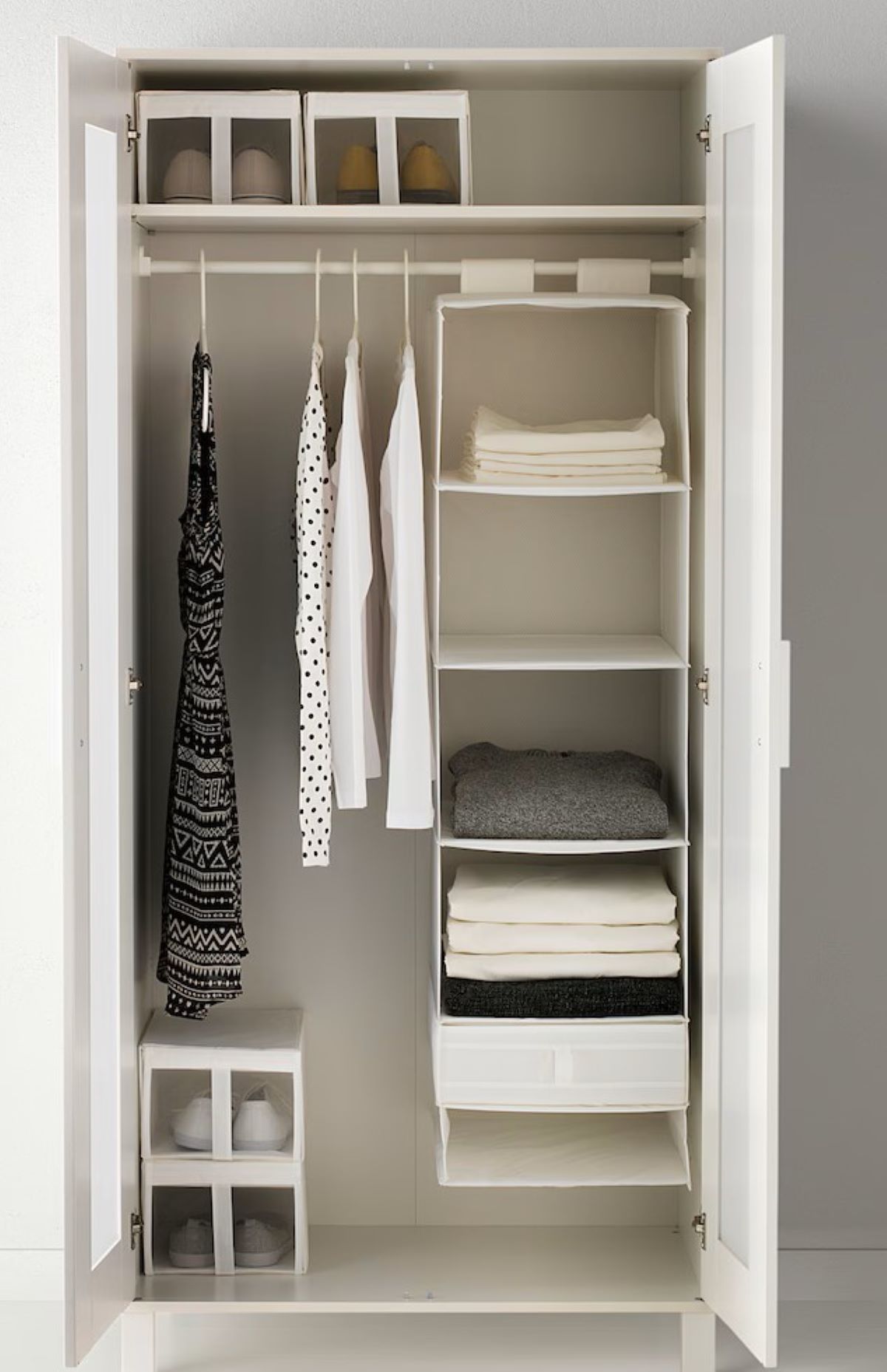 Almacenaje con 6 compartimentos de la serie SKUBB de Ikea