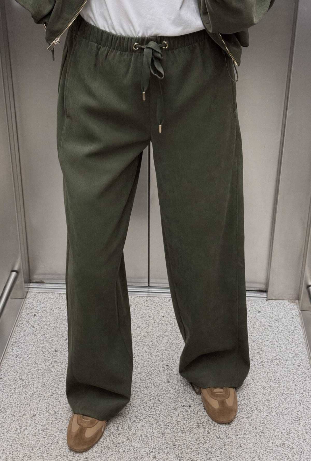 Pantalón wide leg textura de Zara