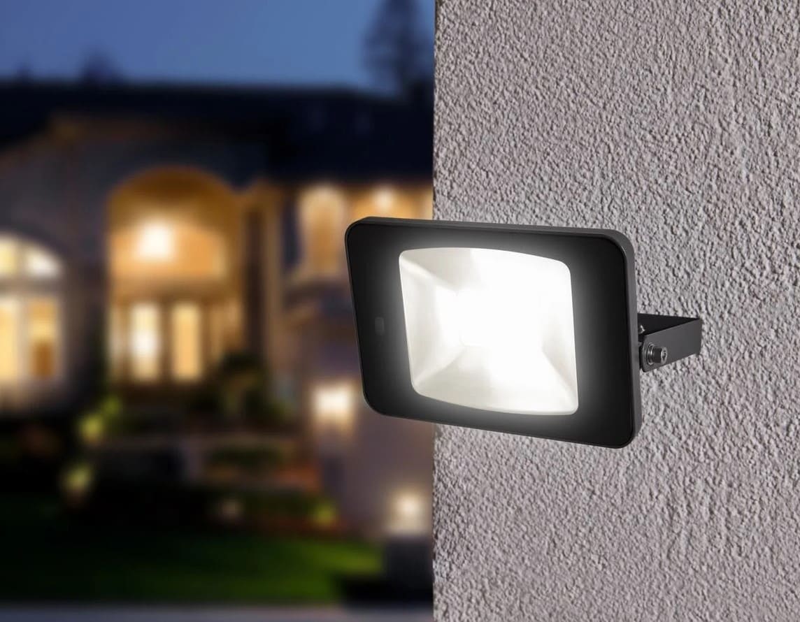 Foco LED exterior con detector de movimiento