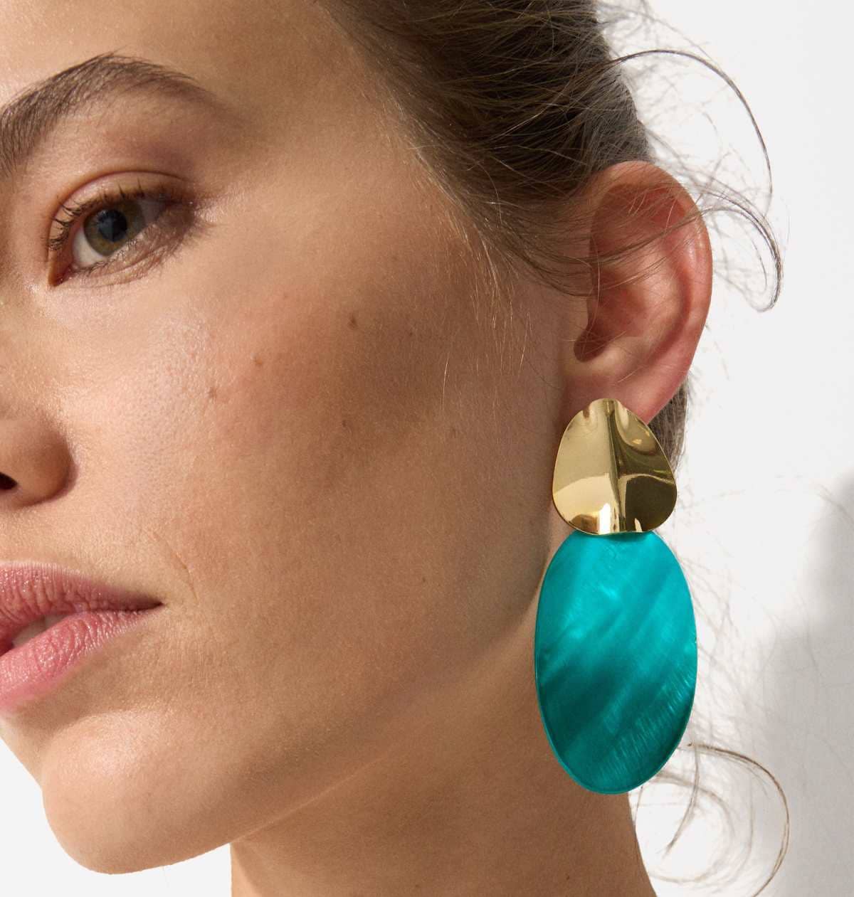 Pendientes largos con concha turquesa de Parfois