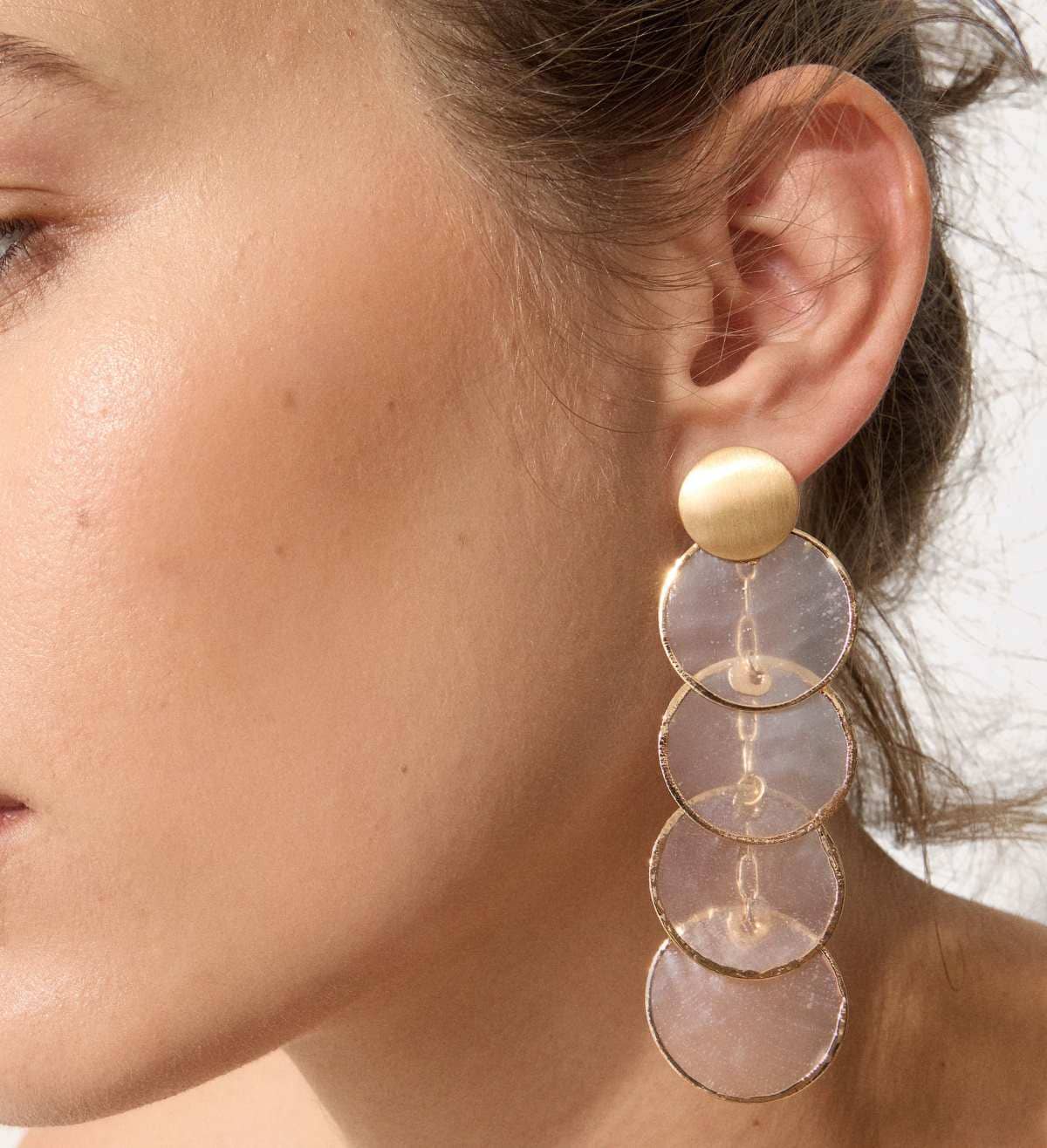 Pendientes largos con conchas redondas de Parfois