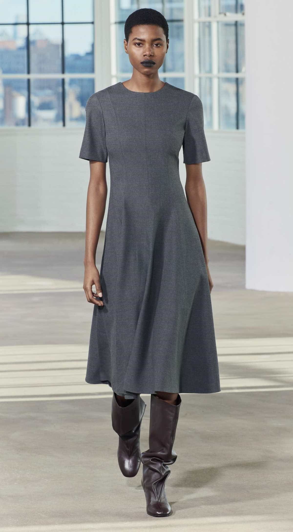 Vestido midi godets zw collection de Zara