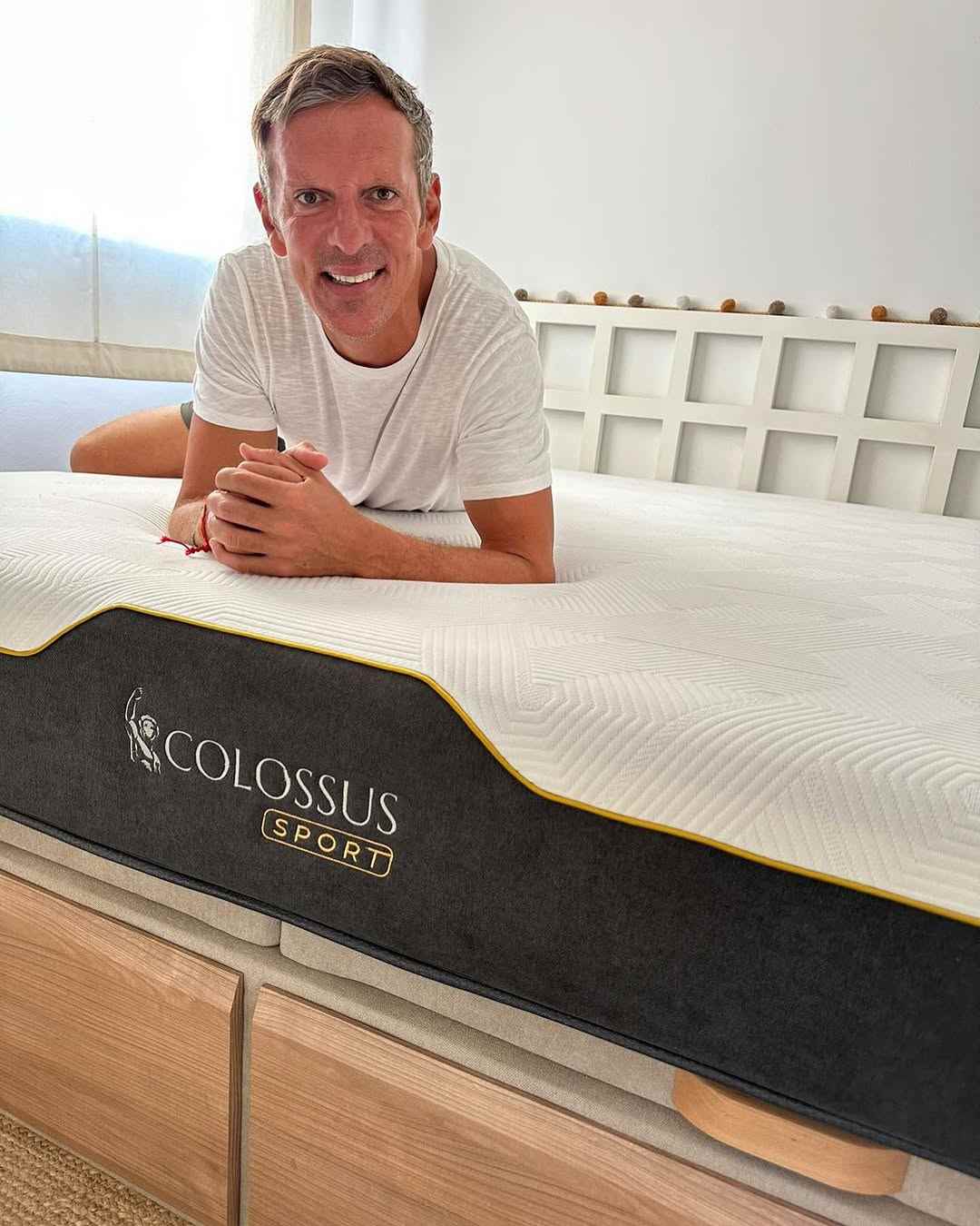 Joaquín Prat en el dormitorio de su casa | @joaquinprat