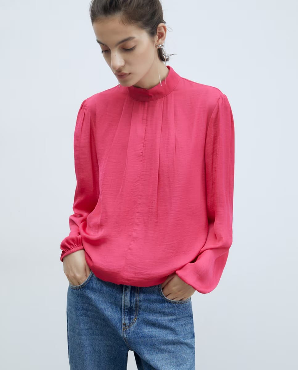 La blusa abullonada en color fucsia de Sfera en El Corte Inglés