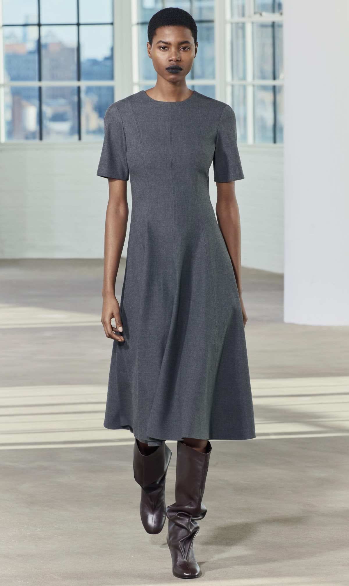 Vestido midi Godets ZW Collection de Zara