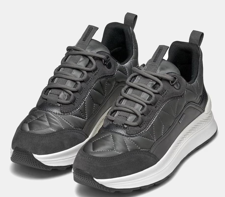 Zapatillas bajas tipo running amortiguadas y con cuello calcetín