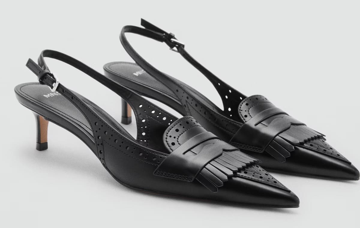 Los zapatos con tacón y flecos negros de Mango