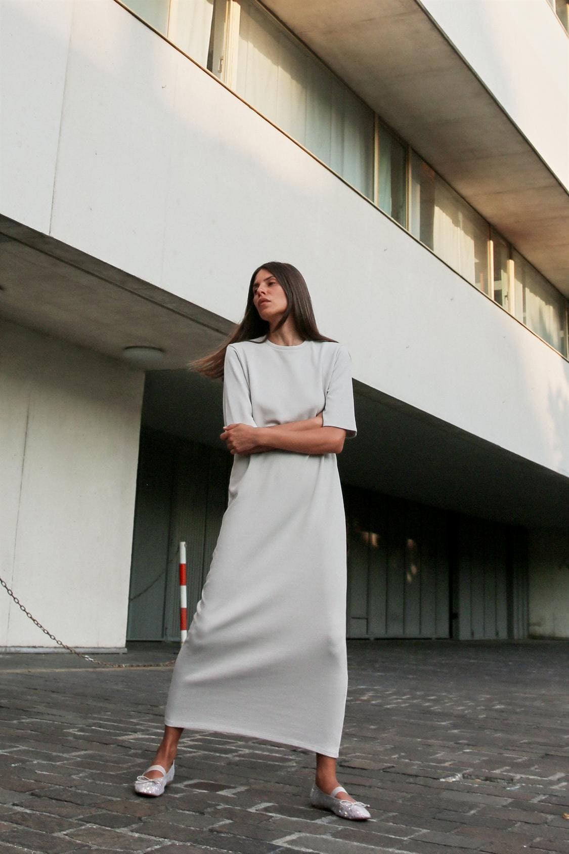 El vestido lavado interlock en color gris claro de Zara