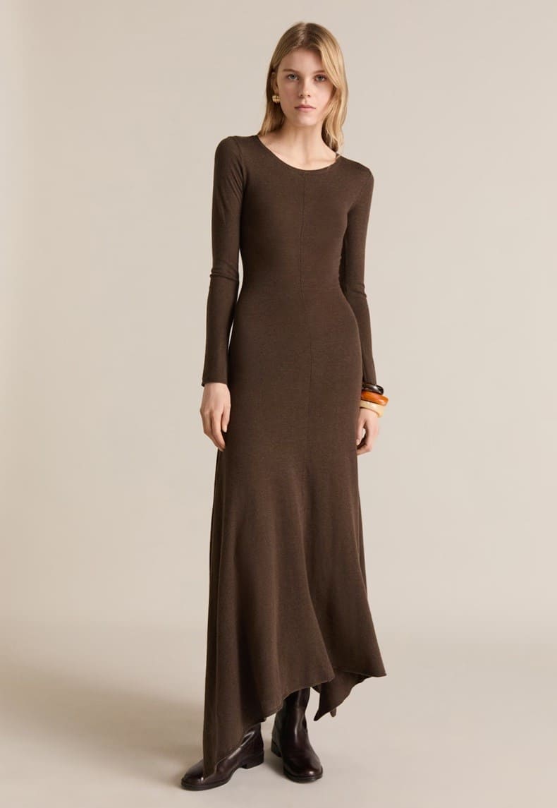Vestido punto bajo asimétrico de Mango