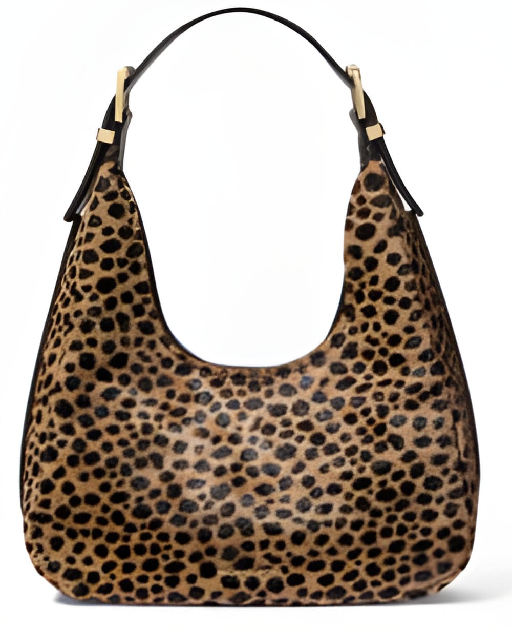 El nuevo bolso de hombro hobo Nolita pequeño con estampado de guepardo de Michael Kors