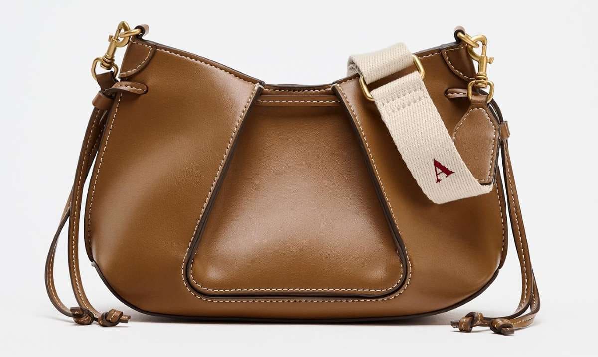 Mini bolso pliegues de Zara