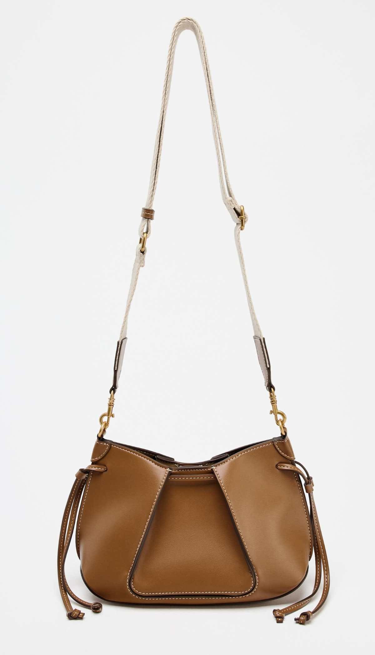 Mini bolso pliegues de Zara