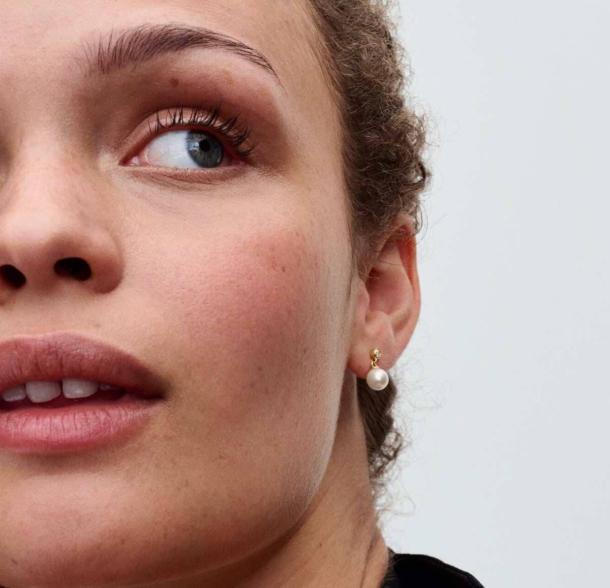 Pendientes colgantes perla cultivada de agua dulce y gemas de Pandora