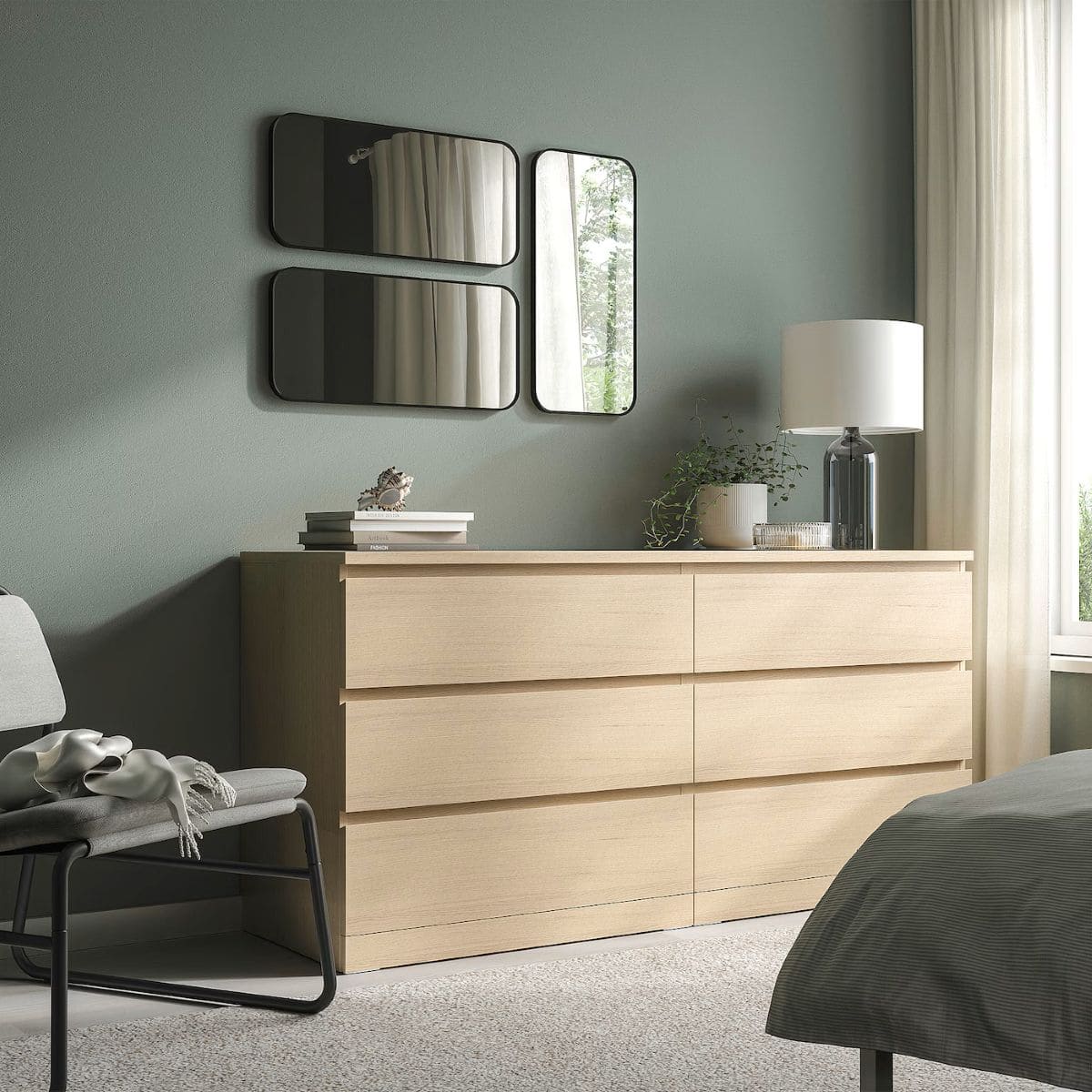 Espejo decorativo de la serie LINDBYN de Ikea