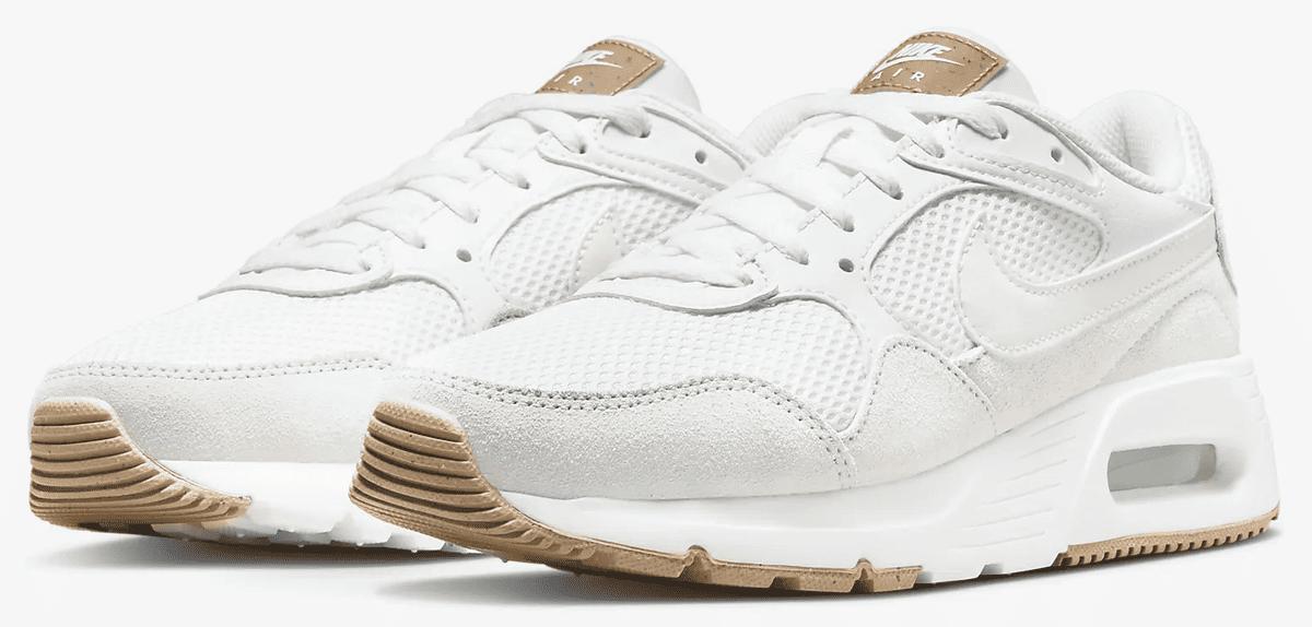 Las zapatillas Nike Air Max SC en color blanco y plata