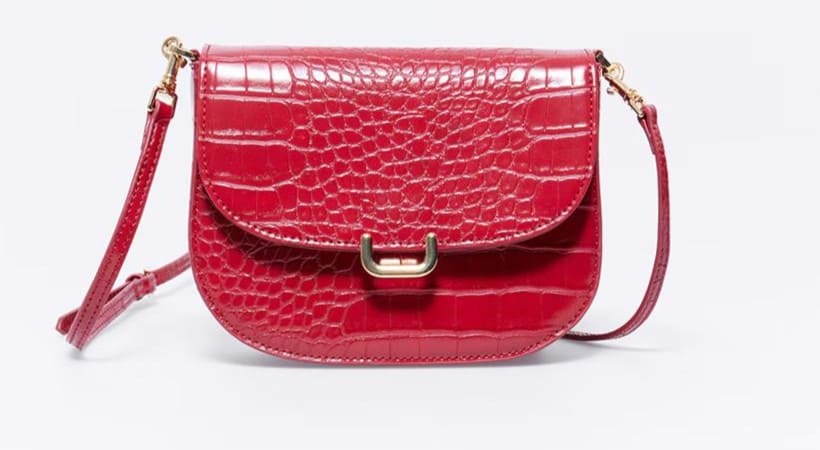 Crossbody croco broche