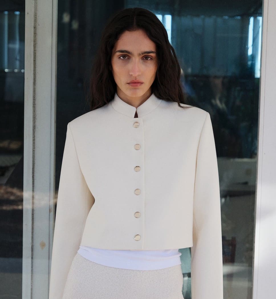 Chaqueta crop cuello tira de Mango