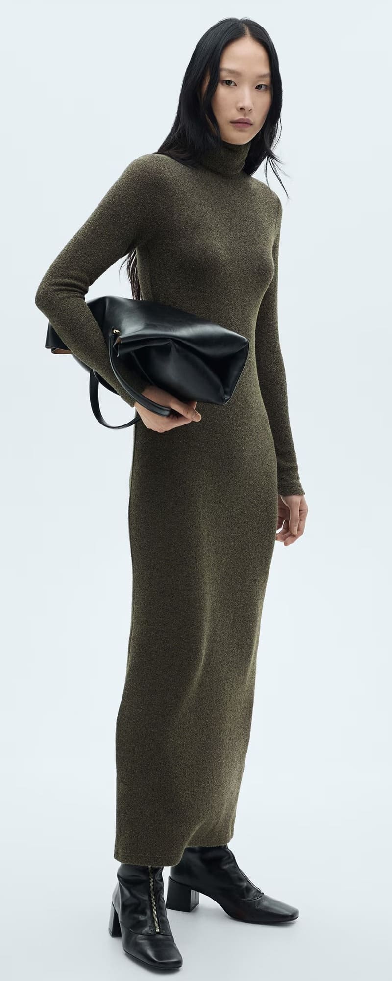 El vestido de punto con cuello vuelto en color verde de Mango