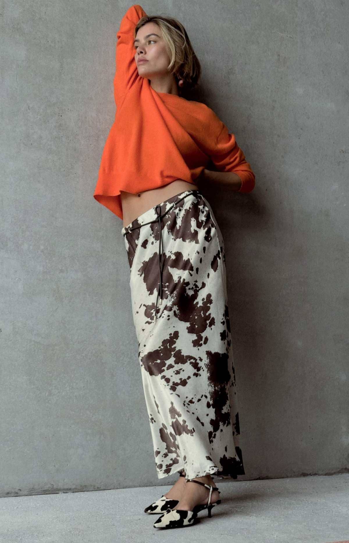 Falda midi satinada estampado animal de Zara