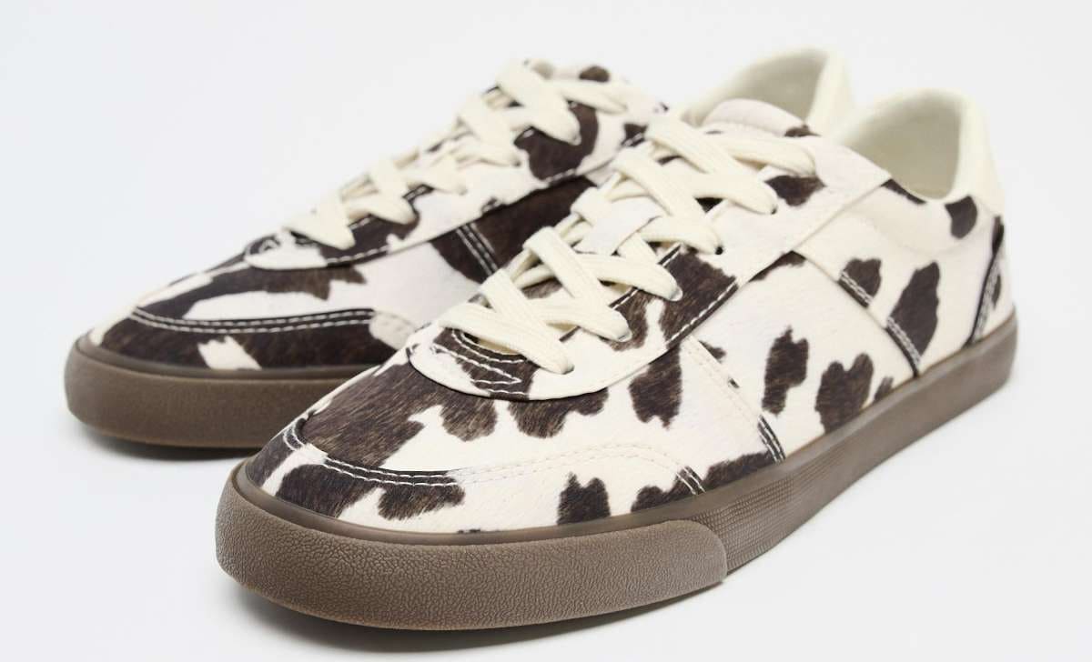 Zapatillas deportivas estampado animal de Zara