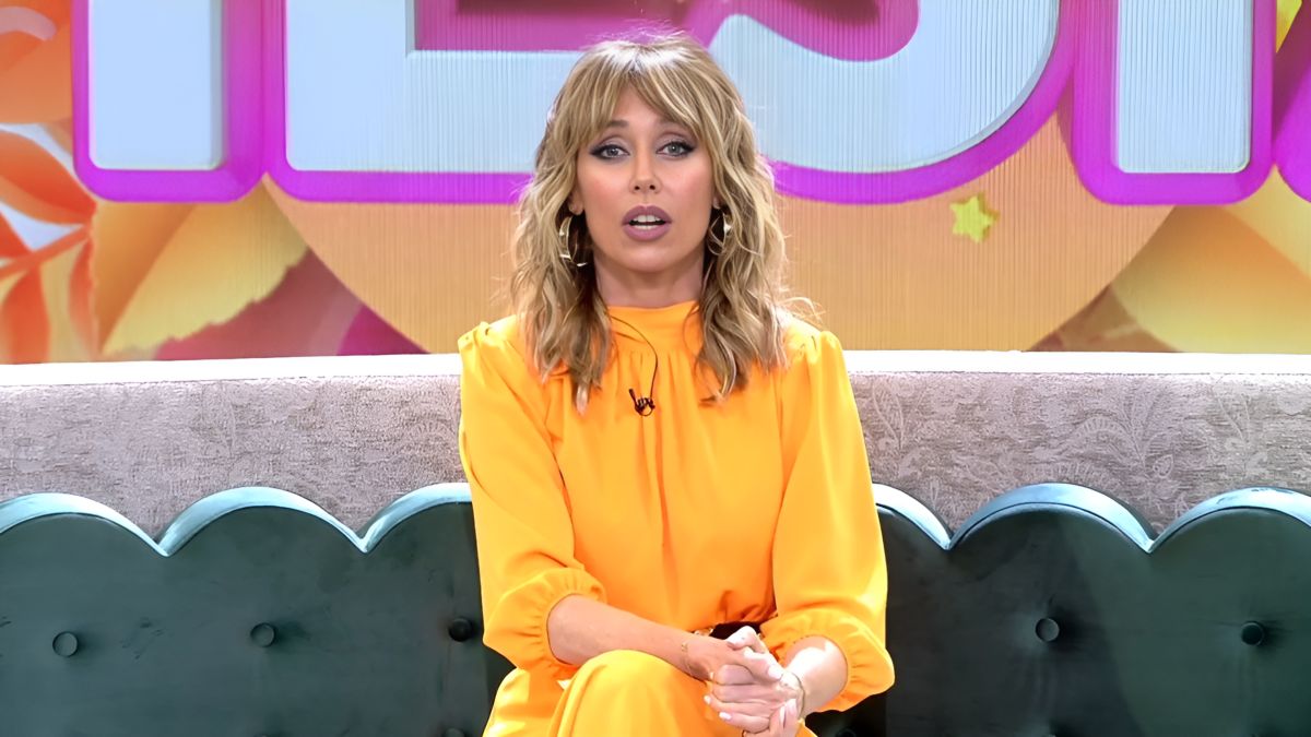 Emma García presentando 'Fiesta' en Telecinco | Mediaset