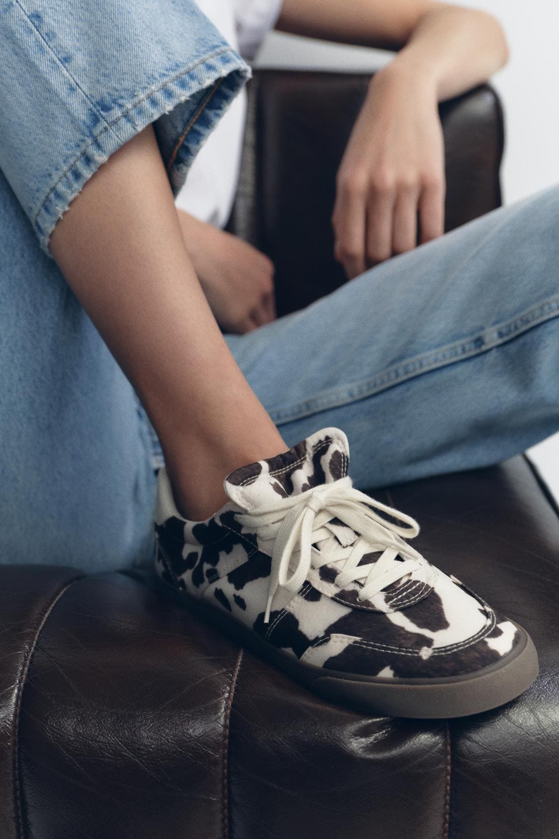 Las nuevas zapatillas deportivas con estampado animal de Zara