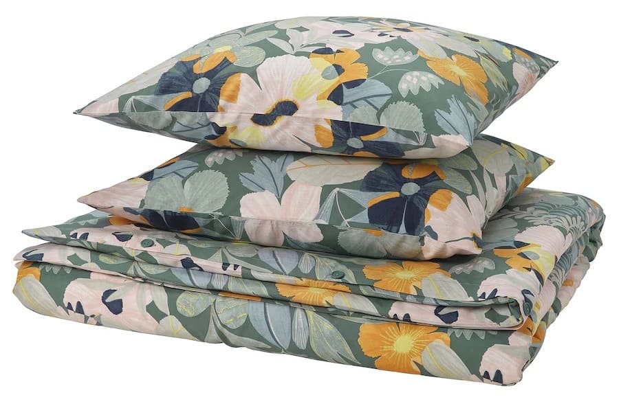 La nueva funda nórdica con dos fundas de almohada floral FÄLTGRÄSMOTT de Ikea